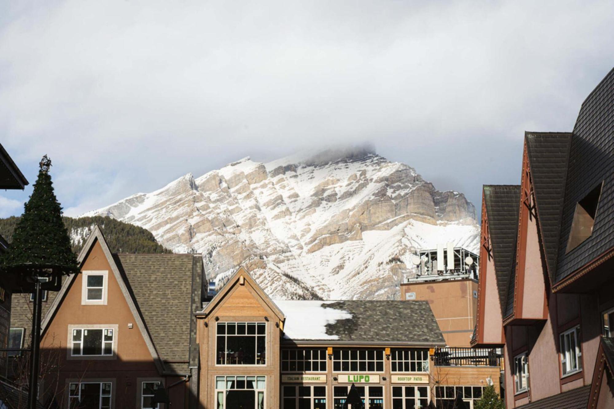 Basecamp Suites Banff Exterior foto